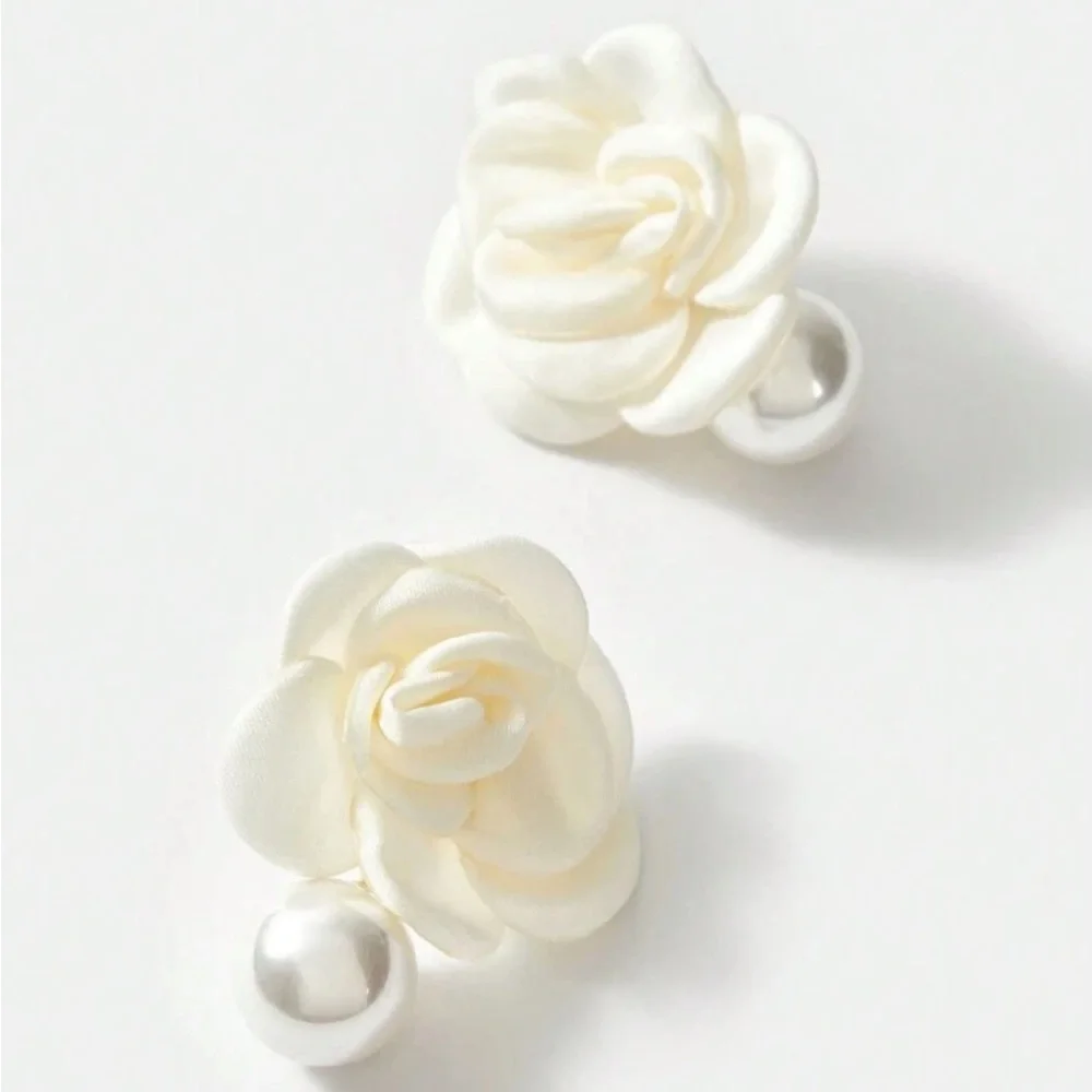 Belle Floral Pearl Studded Drop Earrings NEW 🏷️